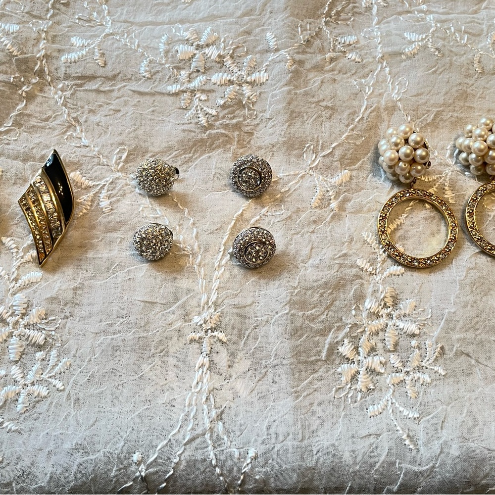 Elegant Gold-toned and Silver-toned Women's Clip Earrings Set. - Picture 3 of 8